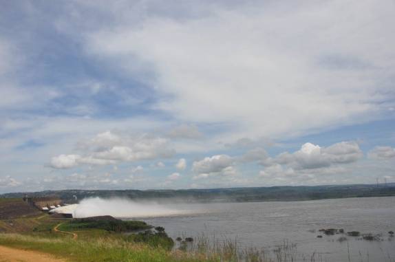 Com o lago cheio, a Usina de Tucuruí - PA está vertendo. Um espetáculo!